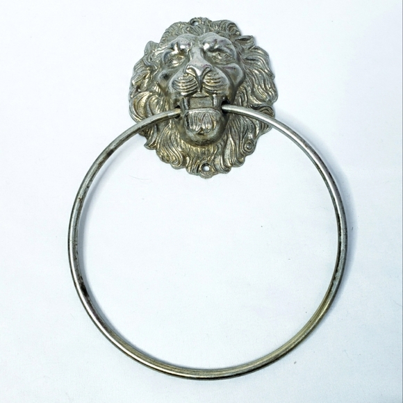 Vintage Pair of Lion Head Brass Door Knockers or Towel Holders - Picture 8 of 16